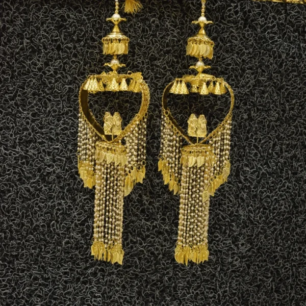 Heart-Shaped Klire with Long Pearl